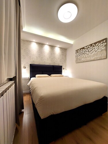 Zagreb4you Apartments, free parking, great location, right next to Arena Zagreb.