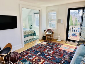 3 bedrooms, iron/ironing board, travel cot, WiFi - New 3 bed condo a block from the beach w/ parking (Provincetown)