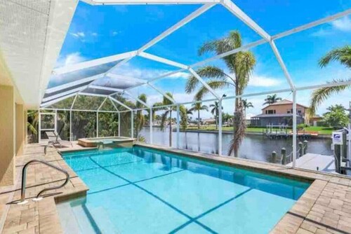 Luxury GULF access! DOCK/SPA/Pool/GAME ROOM