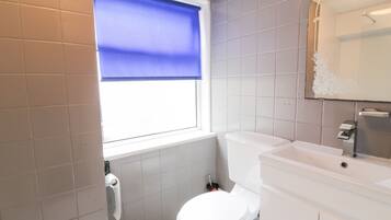 Cottage | Bathroom | Shower