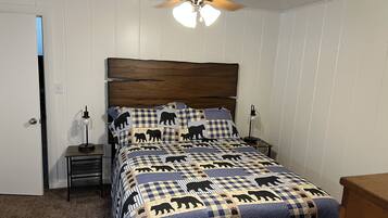1 bedroom, WiFi (free), bed sheets