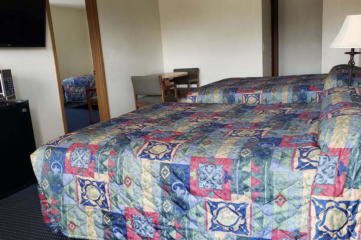 Classic-Suite, Mehrere Betten | 2 Schlafzimmer, kostenloses WLAN, Bettwäsche