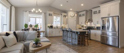 Smart-TV, peis og bøker