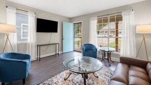 Living area - Relax @ Historic Broad (Memphis)