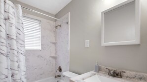 Bathroom - Relax @ Historic Broad (Memphis)