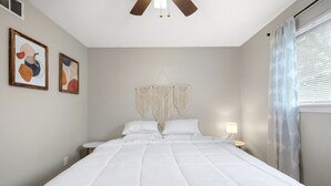 Room - Relax @ Historic Broad (Memphis)