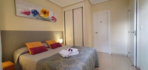 2 slaapkamers, een strijkplank/strijkijzer, gratis wifi, beddengoed