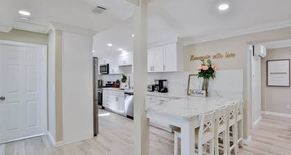 Private Pool & Hot Tub - Minutes from Disneyland - Comfort & Convenience