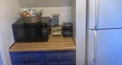 Quiet Country Apartment on a dead end road!