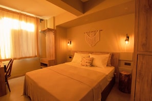 1 bedroom, minibar, desk, laptop workspace