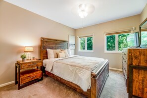 4 bedrooms, iron/ironing board, Internet, bed sheets