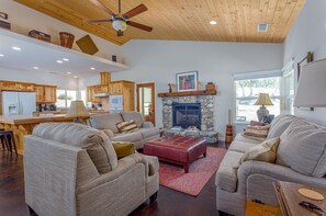 Smart TV, fireplace, stereo - River Trail House - River and 4 Bedrooms (Three Rivers)