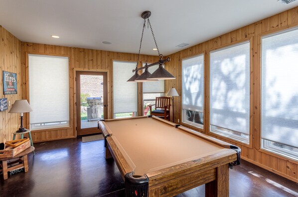 Game room - River Trail House - River and 4 Bedrooms (Three Rivers)
