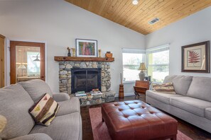 Smart TV, fireplace, stereo
