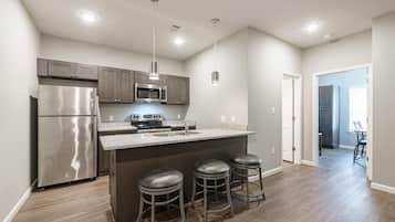 Mikrovågsugn, ugn, spishäll och diskmaskin