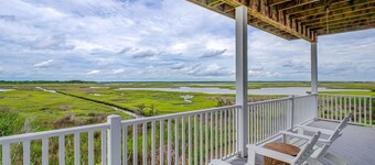 4BR/4BA - pool, elevator, deeded beach access, 2 king suites & AMAZING views!