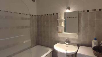 Baignoire, serviettes fournies