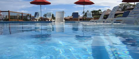 室外游泳池,恒温泳池