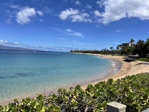 Beach nearby, sun loungers, beach towels