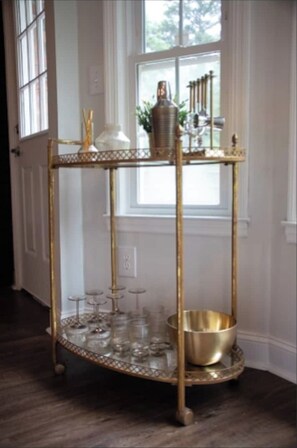 Unclassified image, 5 of 39, button