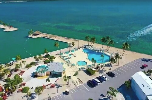 Wonderful Chalet, with Terrace & Private Patio – 20 miles from Key West.