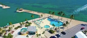 Wonderful Chalet, with Terrace & Private Patio – 20 miles from Key West.