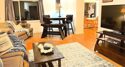 Airport Aurora - Near Airport, Shopping, and Best Sushi in Town!