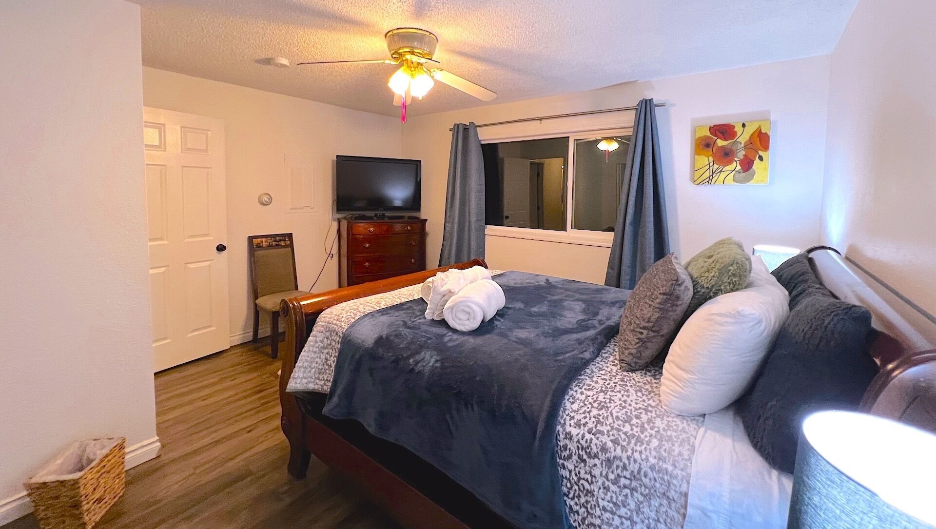 2 makuuhuonetta, silitysrauta/-lauta, ilmainen Wi-Fi, vuodevaatteet