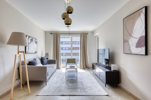 Fernseher, Stereoanlage