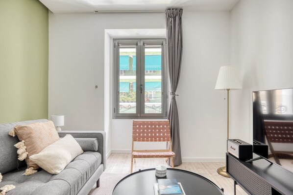 Télévision, chaîne hi-fi