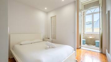 1 bedroom, iron/ironing board, internet, bed sheets