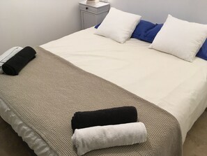 1 chambre, bureau, Wi-Fi gratuit, draps fournis