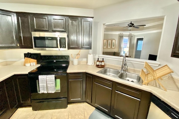 Frigorífic, microones, forn i placa de cuina