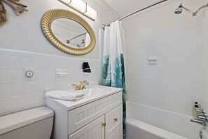 Dusj, hårføner og håndklær