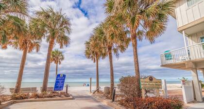 Tropical Coquina Cove Studio #5 Heated POOL. 5 Min Walk to Beach