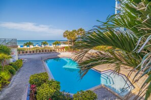 Lämmitetty uima-allas