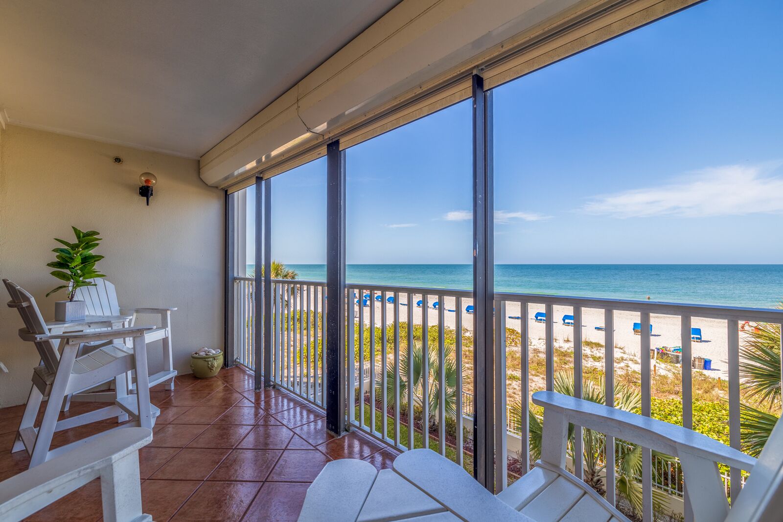 Gulf front 2 bedroom 2 bathroom * balcony* Beach Palms #208*heated pool*paddleboard