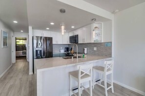 Fridge, microwave, oven, stovetop - Private Beach Access | Oceanfront | Pool & Spa (Solana Beach)