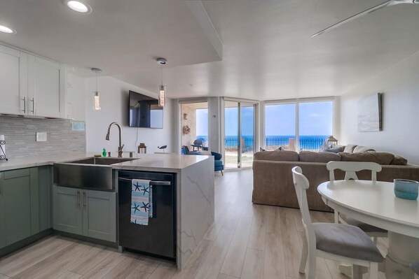 Interior - Private Beach Access | Oceanfront | Pool & Spa (Solana Beach)