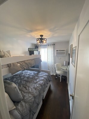 1 Schlafzimmer, Schreibtisch, Bügeleisen/Bügelbrett, kostenloses WLAN