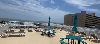 Gorgeous resort condo by the Sea.