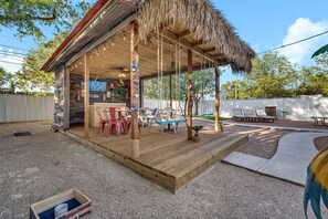 Outdoor dining - The Freaky Tiki -Lubbock, TX with an Island Flair! (Lubbock)