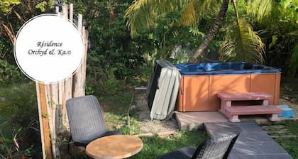 Hot tube 2-Bed Cottage in Sainte-Anne