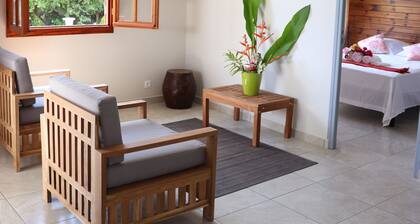 Charming 2-Bed Cottage, 5 mn Beach, Sainte-Anne