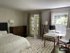 5 bedrooms, WiFi, bed sheets - Pristine Southampton Home (Water Mill)