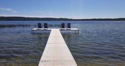 Lakeside Cottage #2, Waterfront on Upper Herring Lake, AC, Kayaks, SUPs, Rowboat