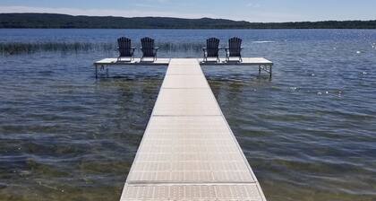 Lakeside Cottage #2, Waterfront on Upper Herring Lake, AC, Kayaks, SUPs, Rowboat