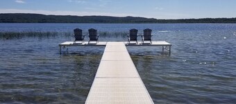 Lakeside Cottage #2, Waterfront on Upper Herring Lake, AC, Kayaks, SUPs, Rowboat