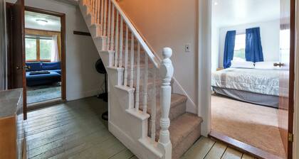 5BR 3 Bath-The Maine House@Twin Hills Cottages