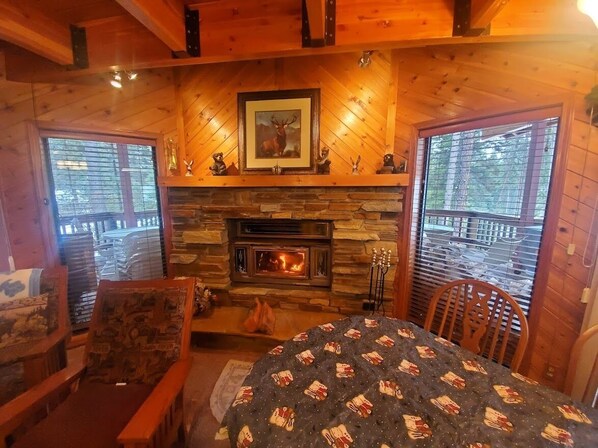 Interior - Fun Cabin at Terrace Lakes - Sleeps 18 - Hot Springs Pool available (Garden Valley)